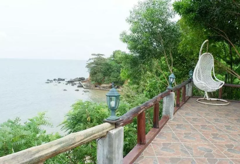 Kasuari Valley Beach Resort