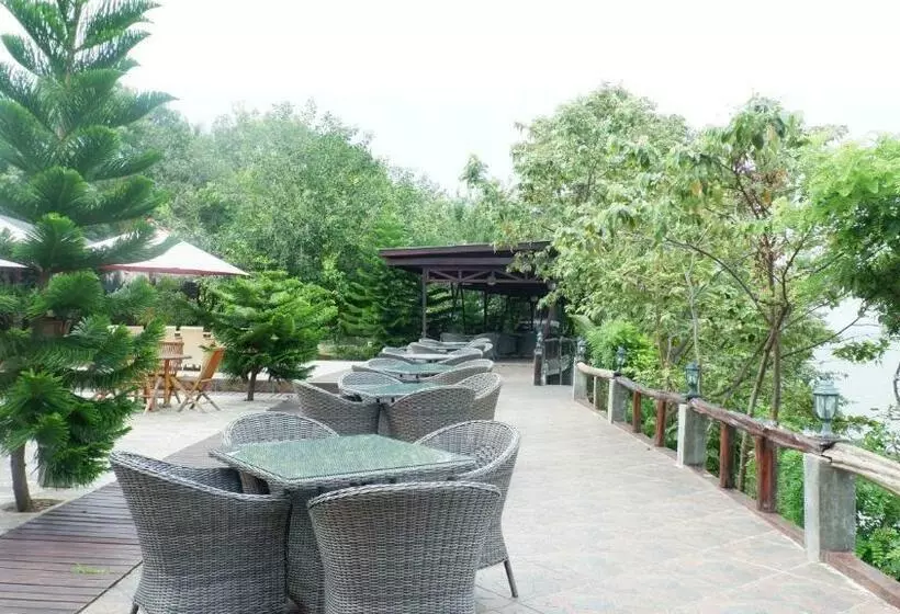 Kasuari Valley Beach Resort