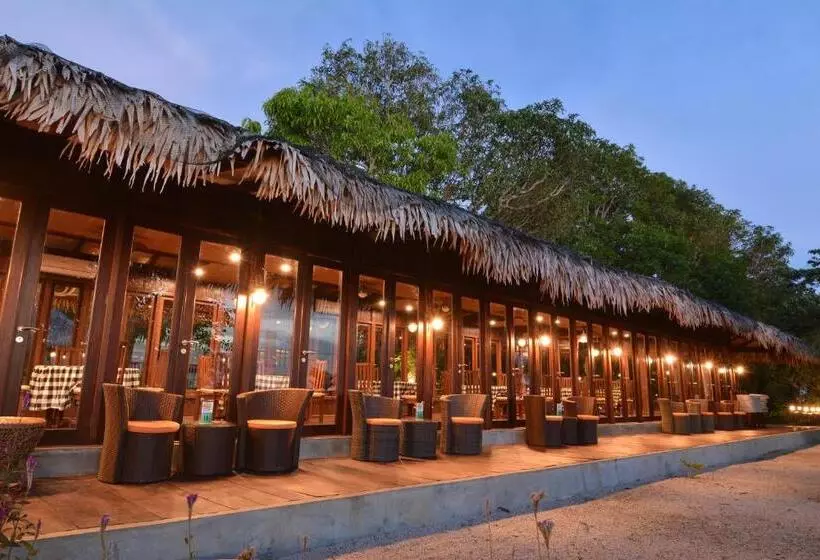 Kasuari Valley Beach Resort
