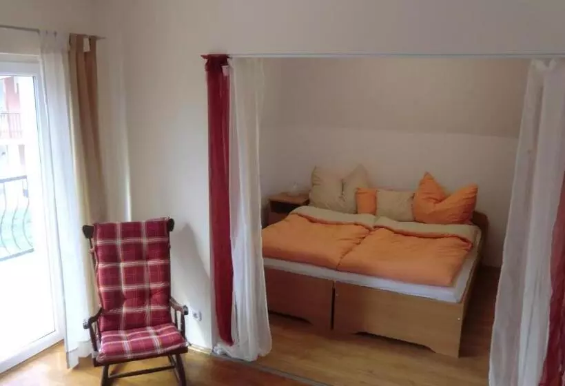 Majatalo Gästehaus Stein