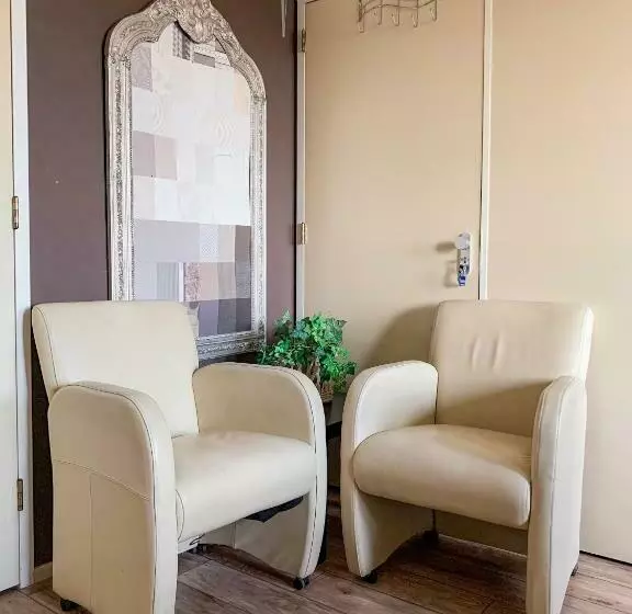 Majatalo Kluiskade 24 Maasland