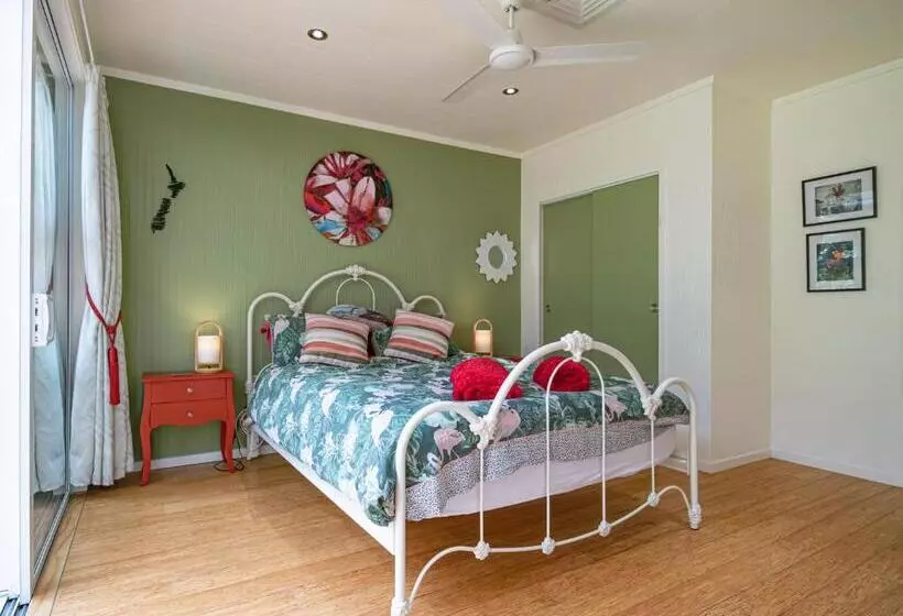 تختخواب و صبحانه Waimoana Garden Accommodation