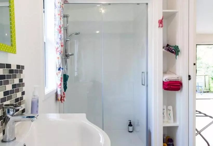 تختخواب و صبحانه Waimoana Garden Accommodation