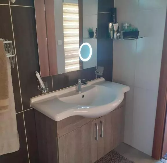 پانسیون Cosy Home By The Sea