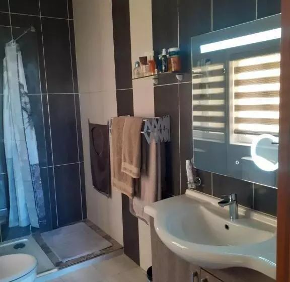 پانسیون Cosy Home By The Sea