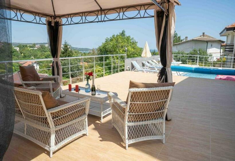 פנסיון Villa Mak