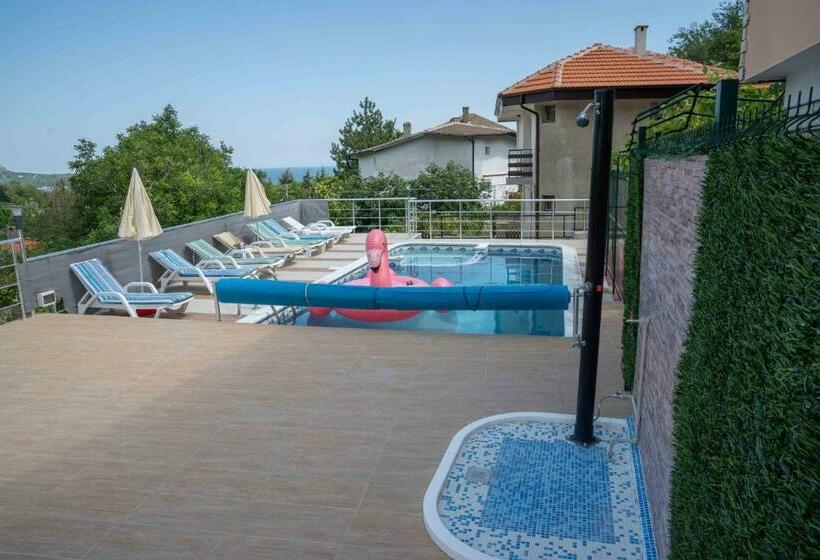 פנסיון Villa Mak