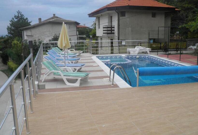 פנסיון Villa Mak