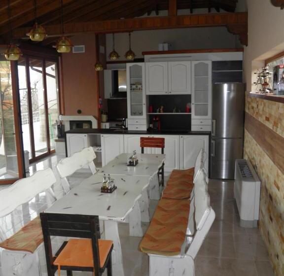 פנסיון Villa Mak