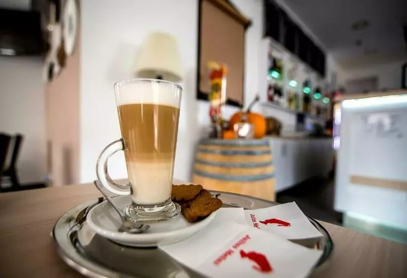 Aamiaismajoitus (B&B) Cvse Clubház és Panzió