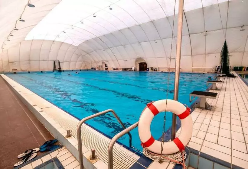 Aamiaismajoitus (B&B) Cvse Clubház és Panzió