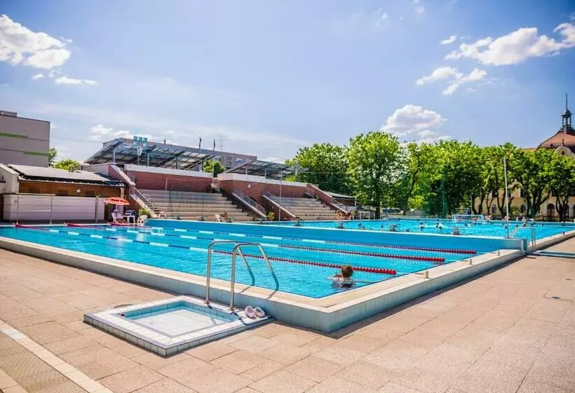 Aamiaismajoitus (B&B) Cvse Clubház és Panzió