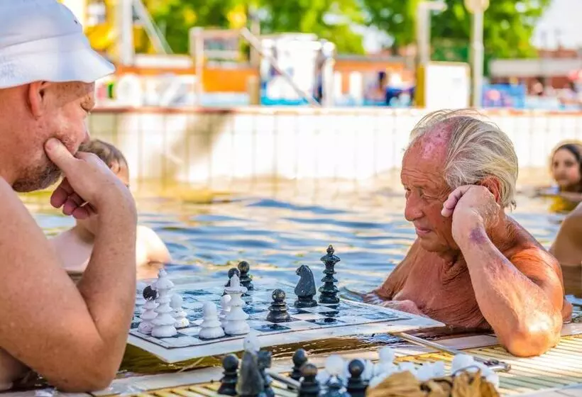 Aamiaismajoitus (B&B) Cvse Clubház és Panzió