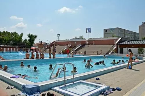 Aamiaismajoitus (B&B) Cvse Clubház és Panzió