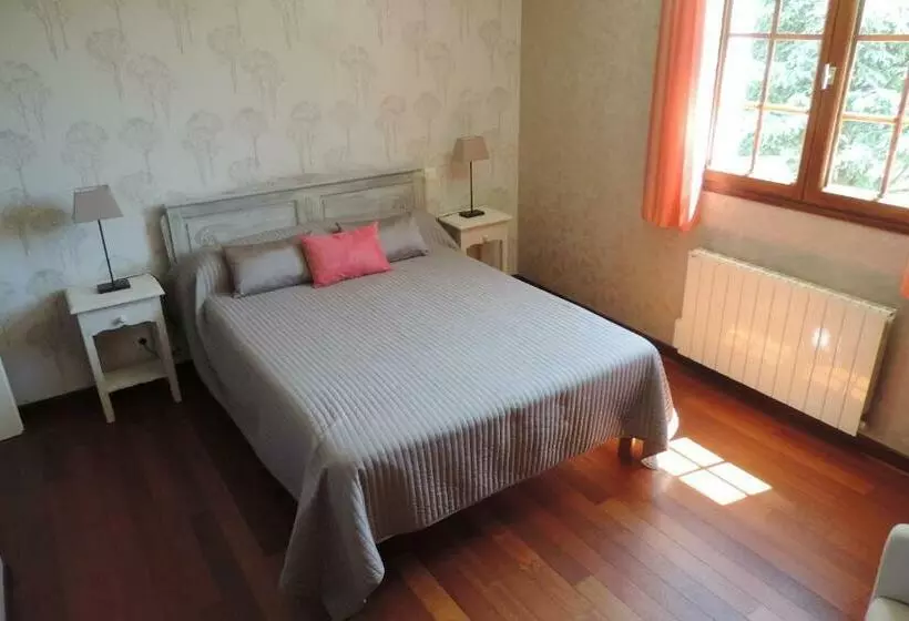 ベッドアンドブレックファースト Le Jardin Des Paons