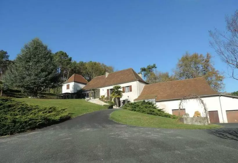 ベッドアンドブレックファースト Le Jardin Des Paons