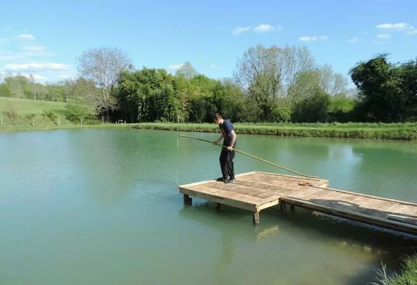 ベッドアンドブレックファースト Le Jardin Des Paons