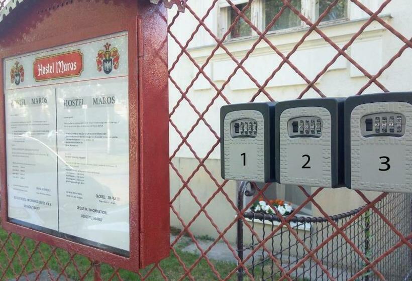 Hostel Maros