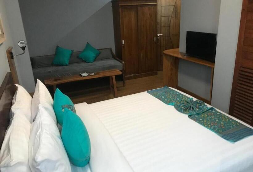 Отель Wae Molas