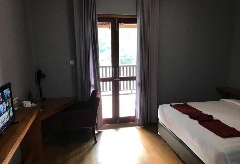 Отель Wae Molas