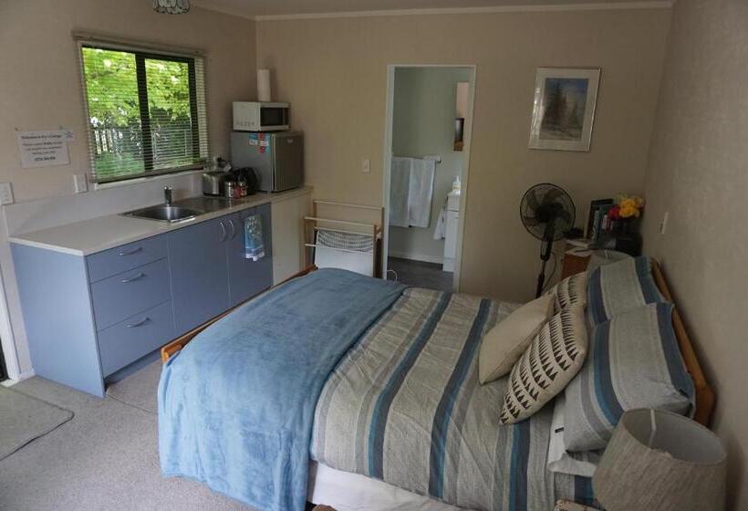 بنسيون Ivy S Cottage