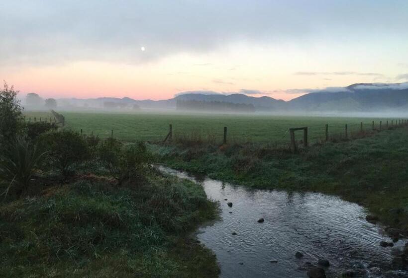 بنسيون Ivy S Cottage