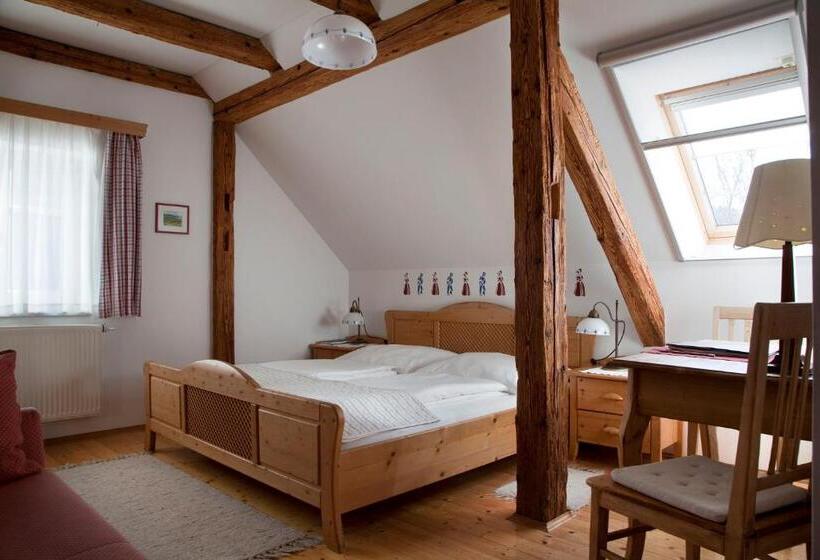 پانسیون Weingut Tauss