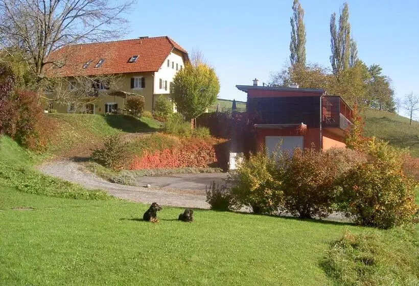 Pensió Weingut Tauss
