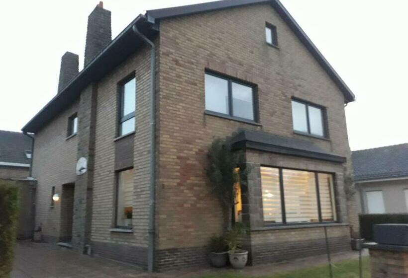 مبيت وإفطار Kamer + Douche In Villa