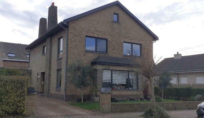 مبيت وإفطار Kamer + Douche In Villa