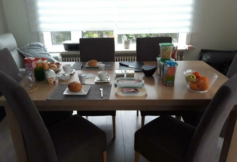 مبيت وإفطار Kamer + Douche In Villa