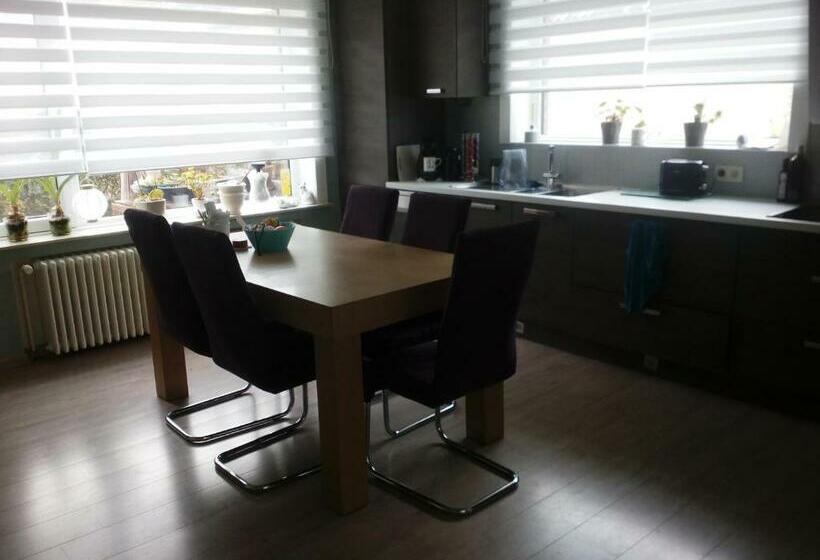 مبيت وإفطار Kamer + Douche In Villa