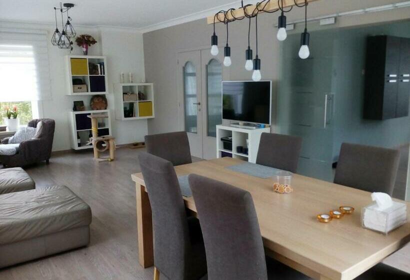 مبيت وإفطار Kamer + Douche In Villa