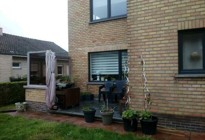 مبيت وإفطار Kamer + Douche In Villa