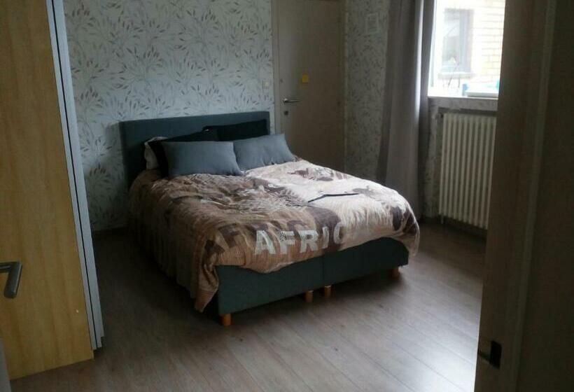 مبيت وإفطار Kamer + Douche In Villa