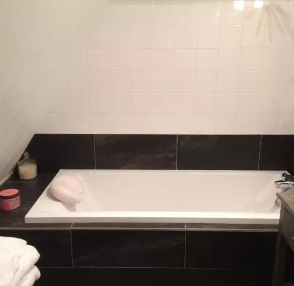 Aamiaismajoitus (B&B) La Moulinière, Jolie Longère Du Xviiè