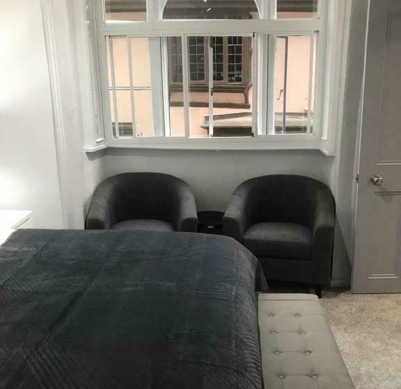 بنسيون Golden Cross Guesthouse