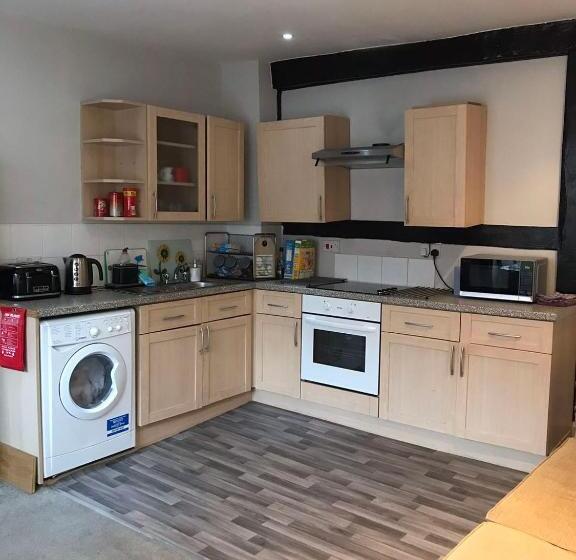 بنسيون Golden Cross Guesthouse