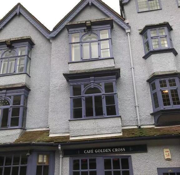 بنسيون Golden Cross Guesthouse