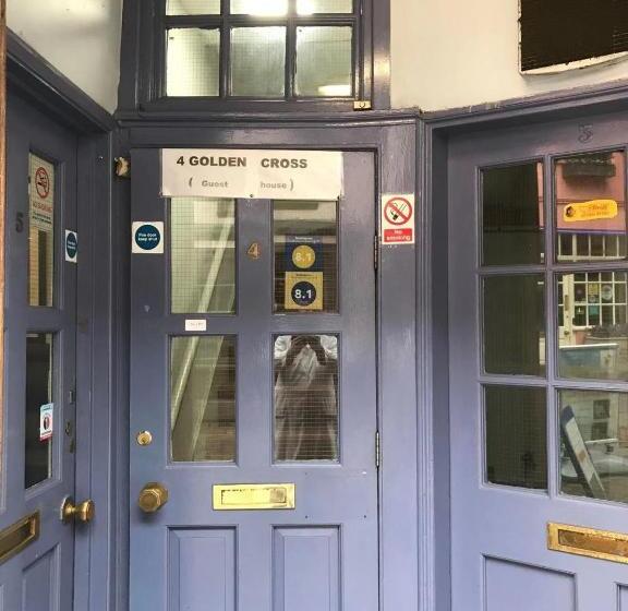 بنسيون Golden Cross Guesthouse