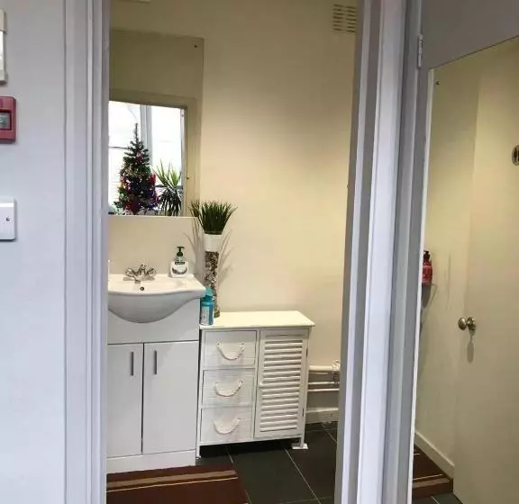 Majatalo Golden Cross Guesthouse