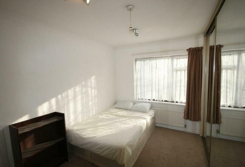 بنسيون Hill Crescent