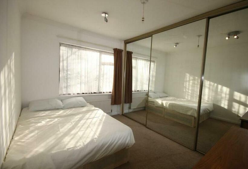 بنسيون Hill Crescent