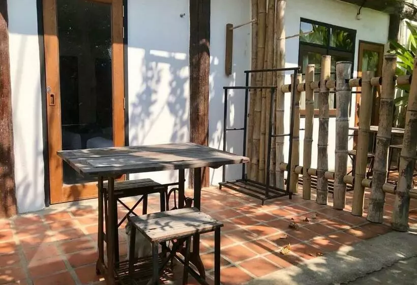 Majatalo Kingfisher House