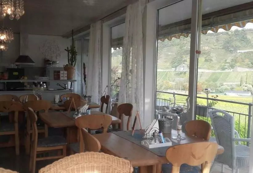 Aamiaismajoitus (B&B) Gästehaus Moselblick