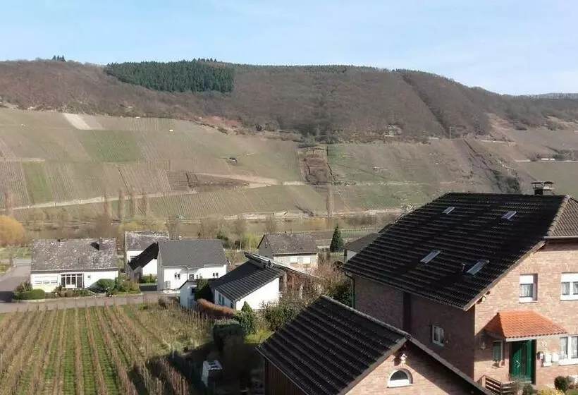 Aamiaismajoitus (B&B) Gästehaus Moselblick