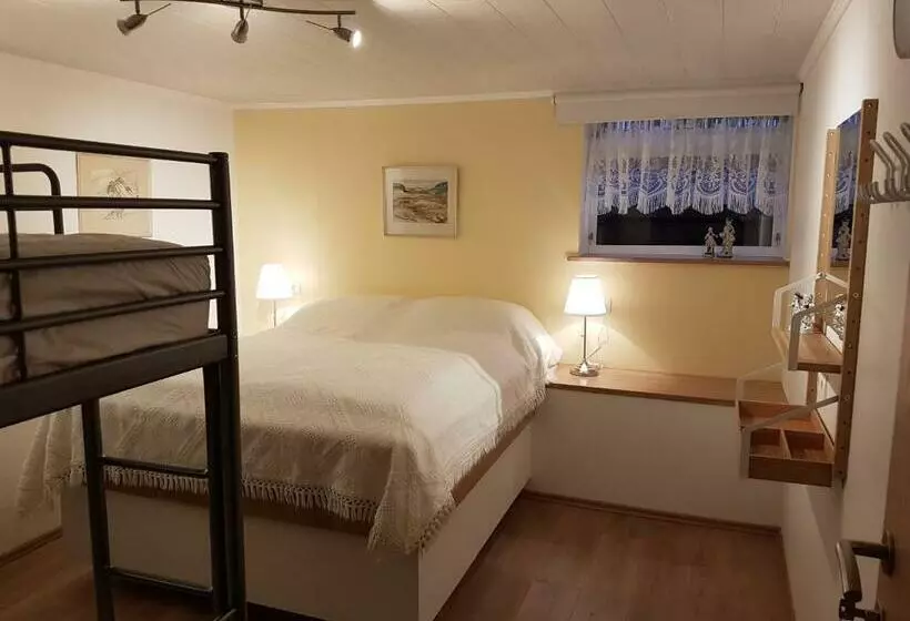 تختخواب و صبحانه Holiday Guesthouse