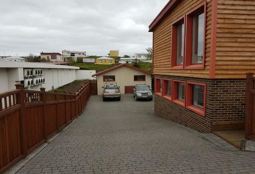 تختخواب و صبحانه Holiday Guesthouse