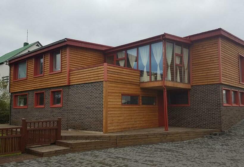 تختخواب و صبحانه Holiday Guesthouse