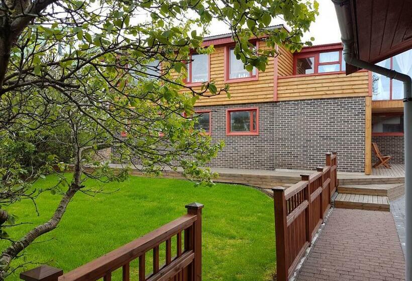 تختخواب و صبحانه Holiday Guesthouse